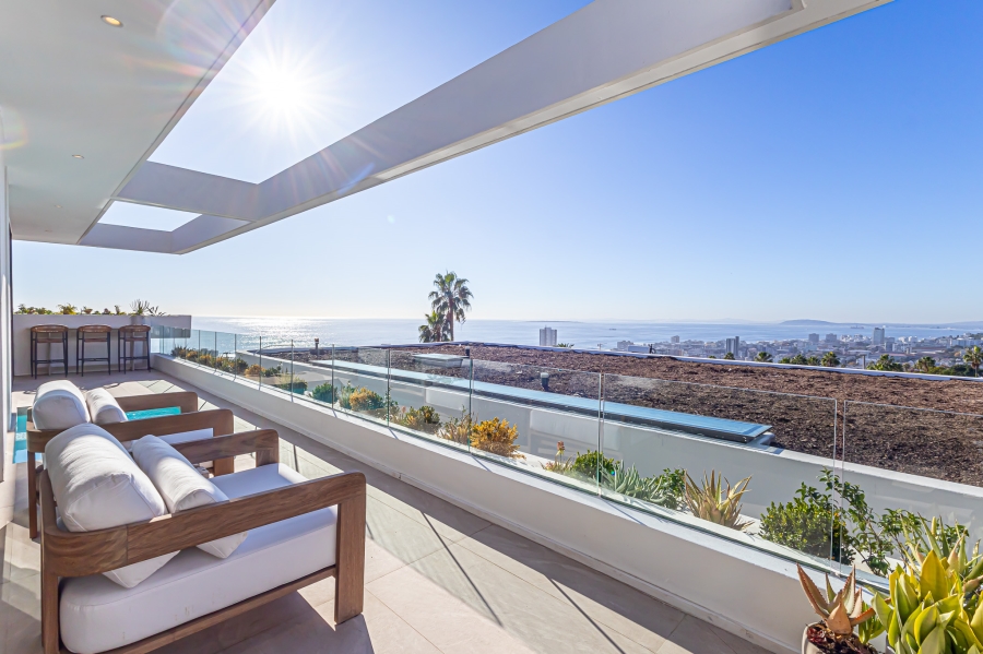 To Let 4 Bedroom Property for Rent in Fresnaye Western Cape